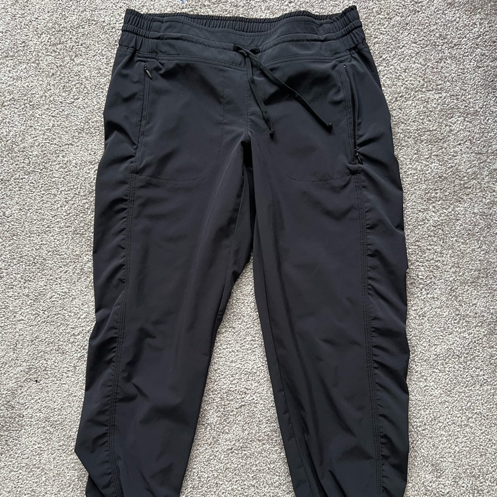 ATHLETA Size 6 La Viva Crop Black Cropped Joggers Pants Lightweight
